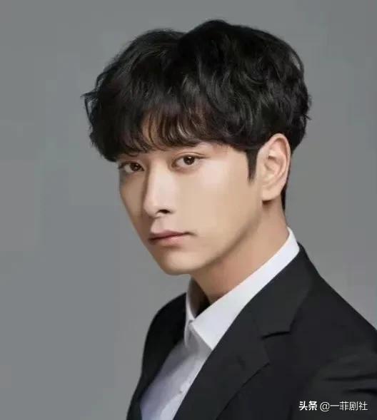 娱乐圈吃瓜男明星小谢是谁,小谢是谁？揭秘吃瓜男明星背后的故事